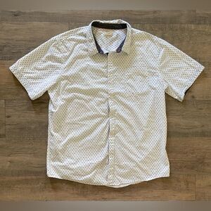 Method men’s size XXL white with black dot detail short sleeve button down shirt